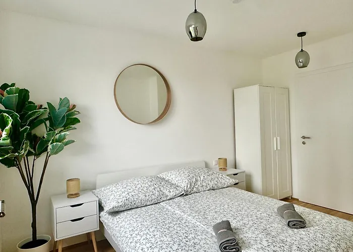 Danube With Balcony & Free Parking Viena
