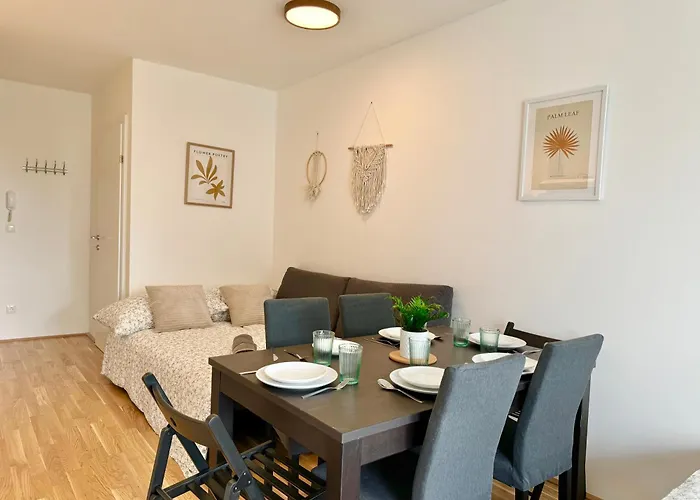 Danube With Balcony & Free Parking Apartamento