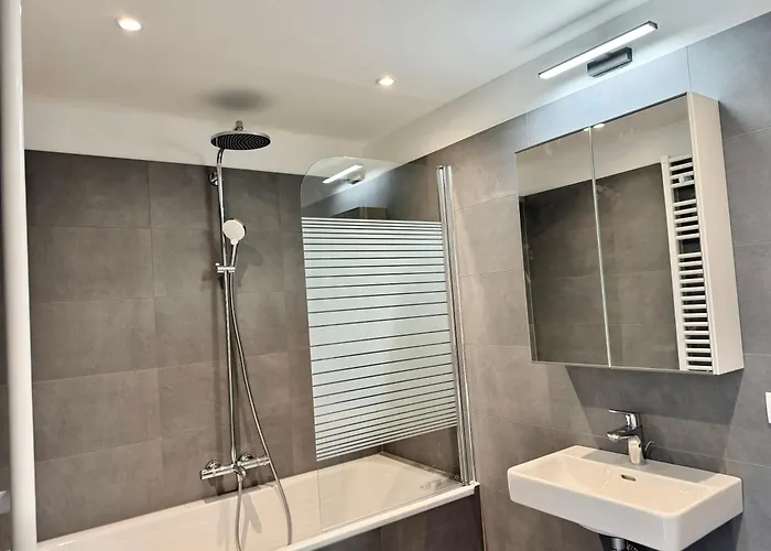 Danube With Balcony & Free Parking Apartamento *