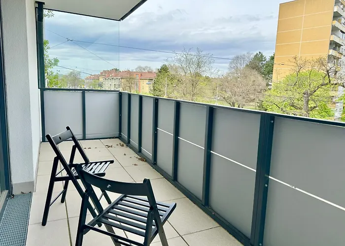 Danube With Balcony & Free Parking Apartamento *