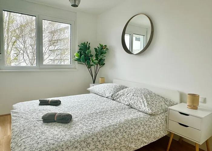 Apartamento Danube With Balcony & Free Parking