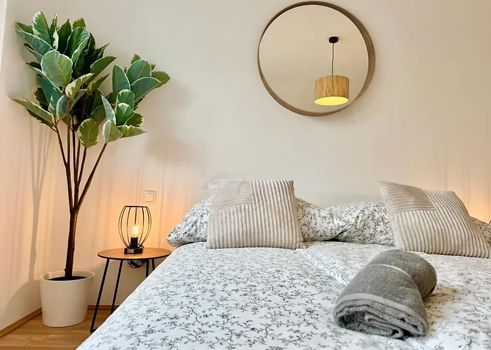 Apartamento Danube With Balcony & Free Parking *