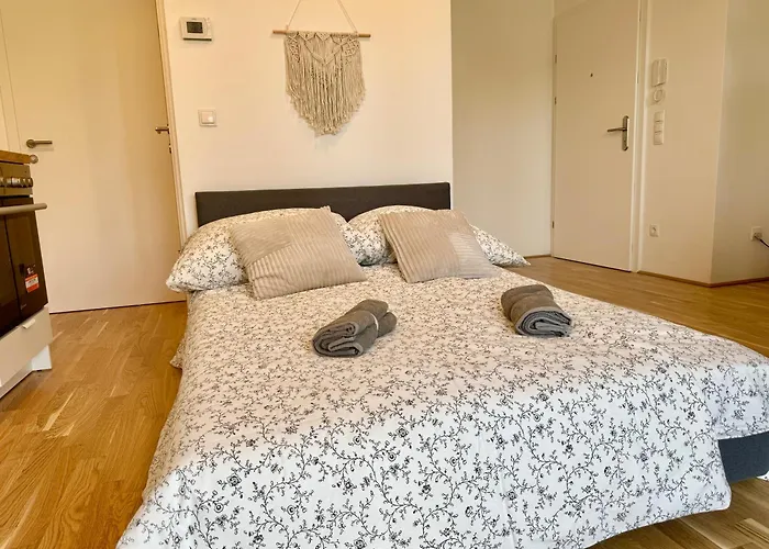 Danube With Balcony & Free Parking Apartamento Viena