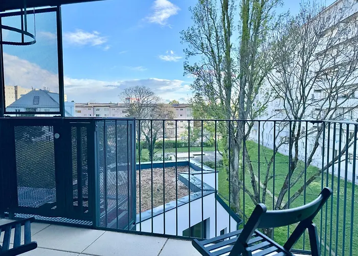 Danube With Balcony & Free Parking Apartamento *